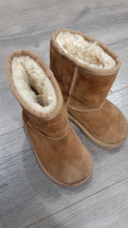 Little girls size 7 ugg boots