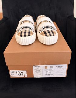 Burberry Sneakers 9C