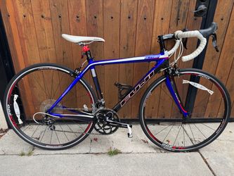 Fuji SL Comp carbon road bike in excellent condition. Looks and rides great. Size small (47cm). Shimano 105 components . $580 firm