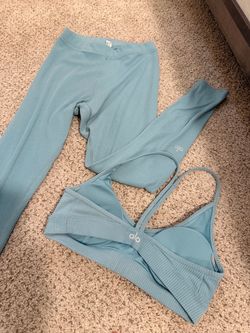 Alo Yoga Matching Set – Size S – $35