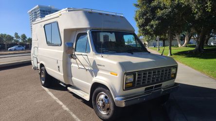 1988 Ford E-350 Chinook Class B Camper Van
