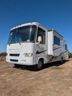 2006 Four Winds Hurricane 26k original miles and off grid solar installed