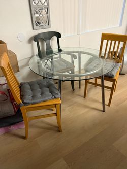 Table with 3 chairs.