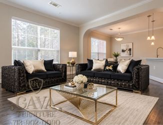 ✨ SALA ELEGANTE EN OFERTA ✨ Dale un toque moderno y lujoso a tu hogar con esta hermosa sala en color negro con detalles dorados. 🖤 ✅ Diseño elegant
