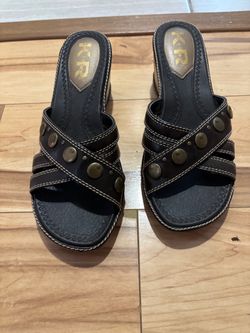 New Women’s KR Brown Wedge Leather Sandals. 8.5 (Johnstown Ohio)