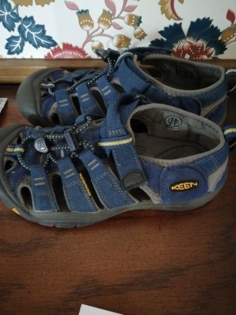 Big Kids Keen Sandals Water Shoes Size 3