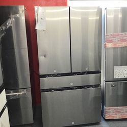 New Scratch And Dent Samsung 28.8 Cu Ft Stainless Steel 4 Door Fridge. 1 Year Warranty 