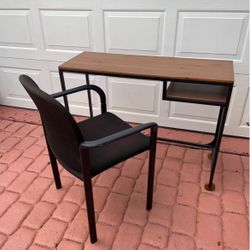 $15 chair with arm rest great for a desk in good condition