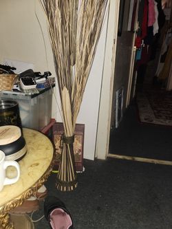 TALL BUNDLED ROOM DECOR