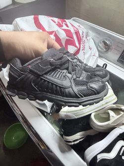Black Nike Vomero kids size 10c