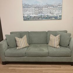 3 Seat Sofa En Very Clean Condition, Light Green 82X38