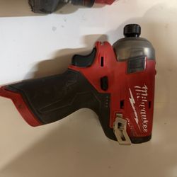 Milwaukee M12 Surge Impact 