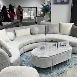 🦭Ivria Sectional Sofa W/9 Pillows
ACME$20 Down Payment and delivery available 