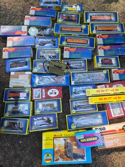 Huge Vintage HO Scale Model Train & Accessory Lot
