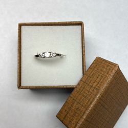 Ladies White Gold Diamond Ring