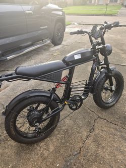 BIKE ELECTRIC ALMOST NEW WITH CHARGER