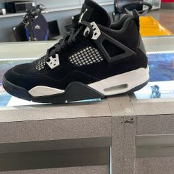 JORDAN 4  White Thunder 