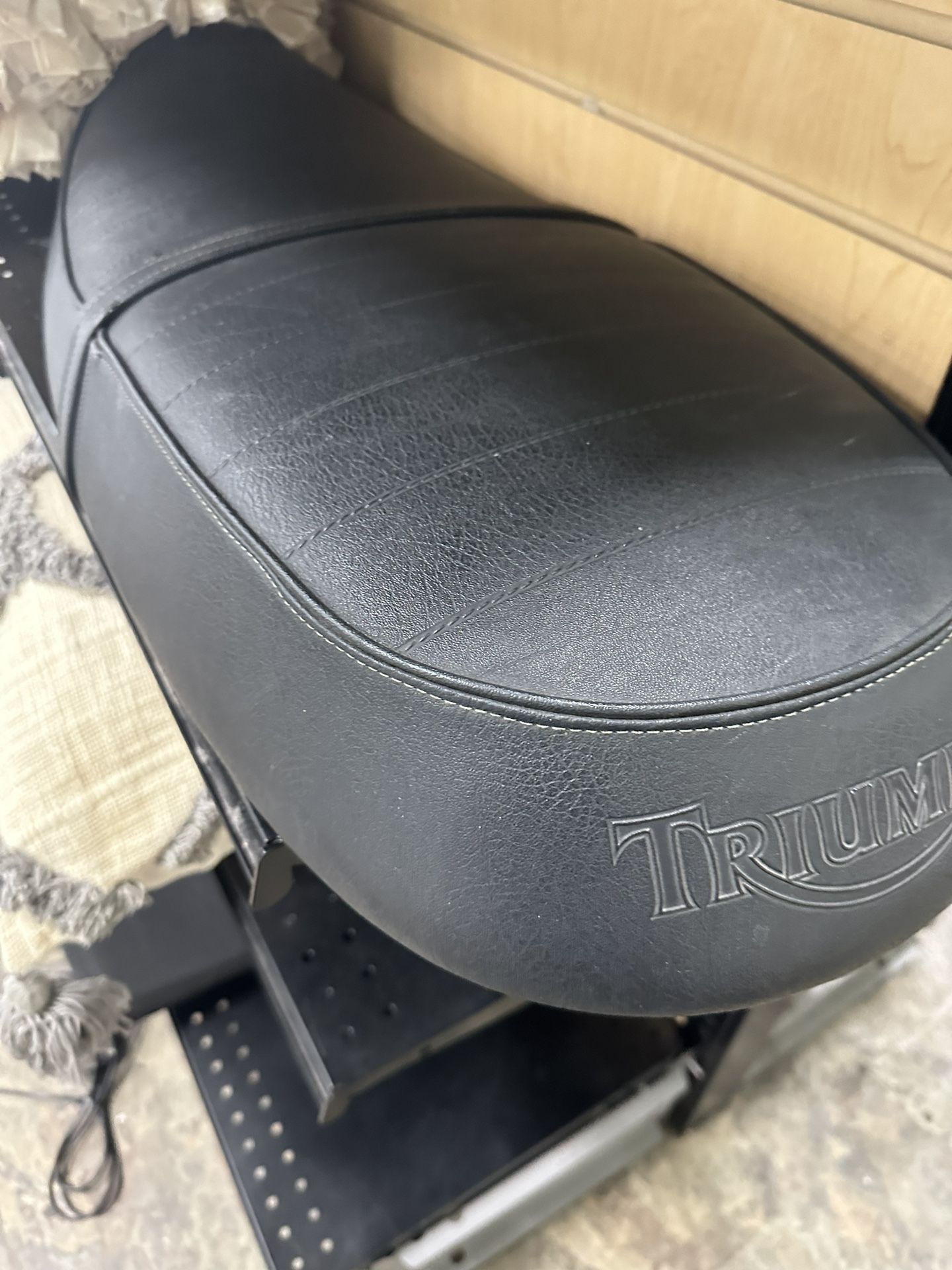 Triumph Bonneville Black Seat