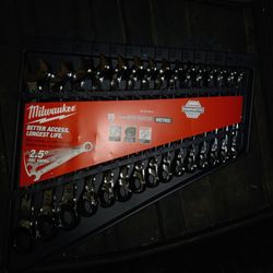 Milwaukee 15 PC Metric Ratcheting Combo Wrench Set