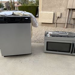 Fridge, Stove, Dishwasher, And Microwave Matching Set