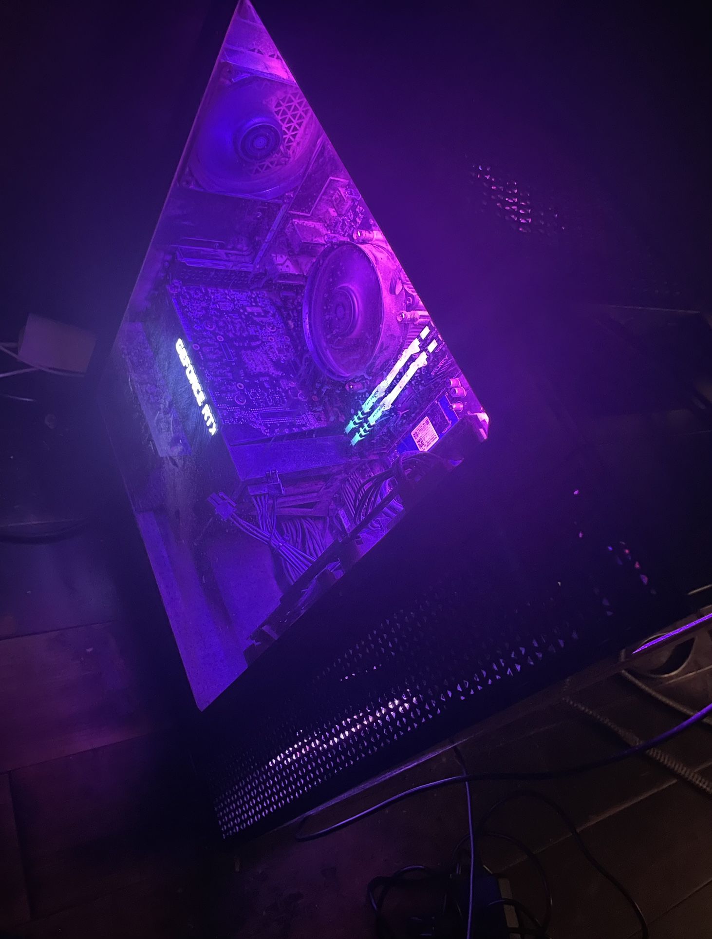 30L gaming omen pc rtx 2060 (comes with mouse keyboard (75hrz) monitor the pc is wifi & ethernet compatible)