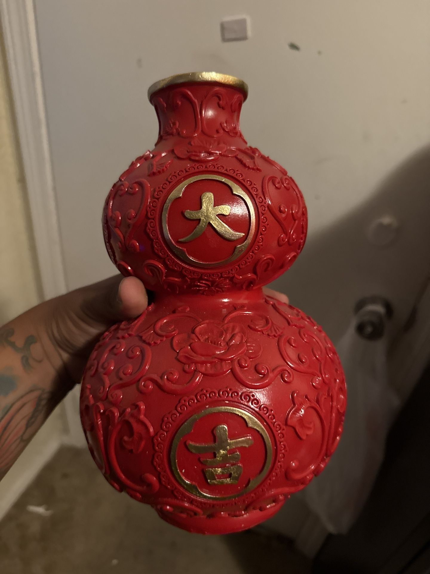 Red Chinese Hulu Vase – Feng Shui Good Fortune Symbol