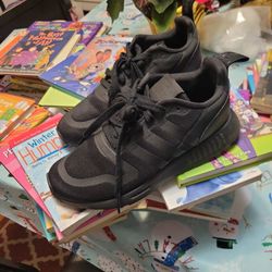 Black Adidas Sz 6y