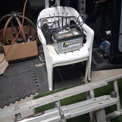 2 White Chaies 2 For Ten