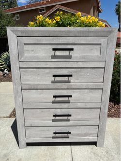 Gray Modern 5 Drawer Dresser Chest of Drawers Furniture Excellent Condition