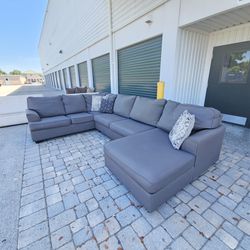 LIKE NEW Gray 3 Piece Sectional  - FREE DELIVERY 
