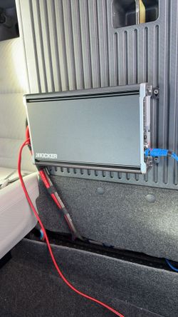  2 Kicker Comp R and 1200w Kicker Amp