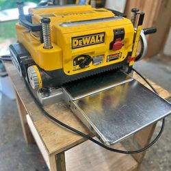DeWalt planer