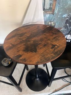 High top cocktail table w/chairs