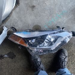 2014 2016 Toyota Corolla Passenger Right Headlight