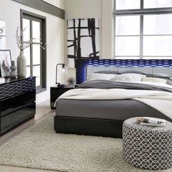 NEW 5 PCS PLATFORM QUEEN BEDROOM SET WITH LED LIGHTS