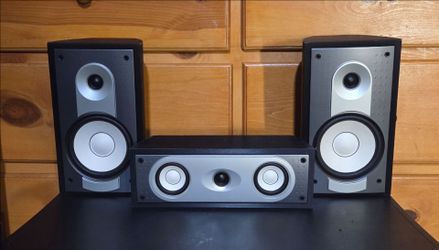 Yamaha 2 front speakers and center channel
