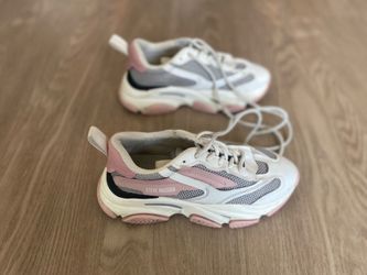 Pink and White Women’s Steve Madden Possession Size 7