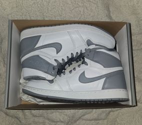Air Jordan 1 Retro High OG "Stealth" – Men's Size 9.5 - Pre Owned, Very good condition