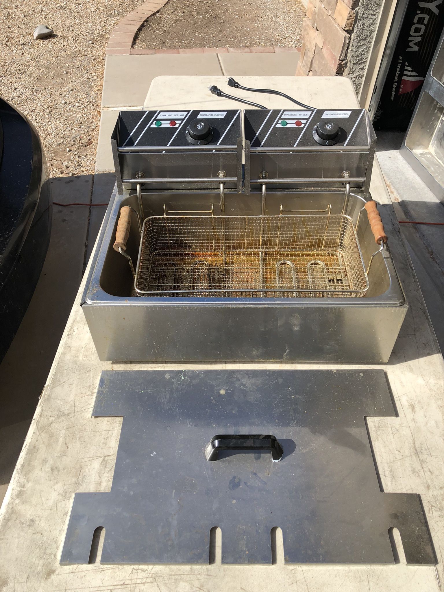 Electric deep fryer