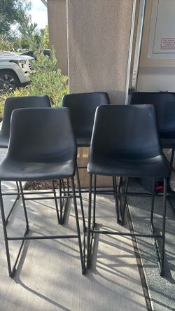 Set of 5 black chairs