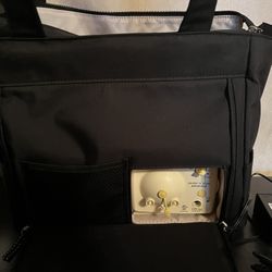 Medela Pump In Style Advanced Breast Pump with On-the-go Tote with International Adapter