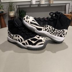 Woman’s Air Jordan 11 Retro Size 7.5