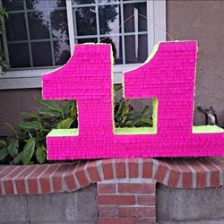 Glo's Custom Made Piñatas 