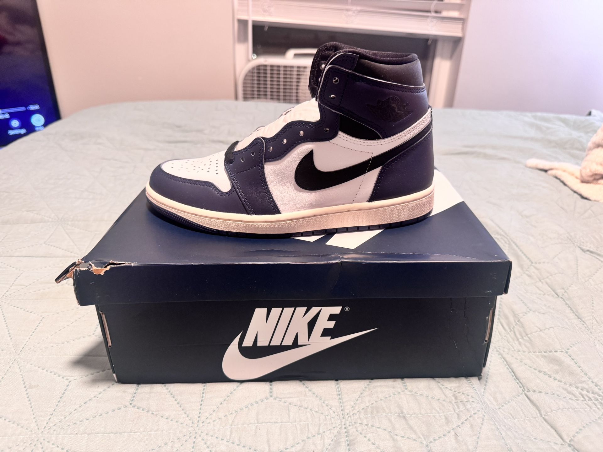Air Jordan 1 “Midnight Navy” – Men’s 7 (Brand New, OG Box)