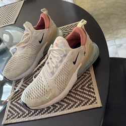 Nike Air 270