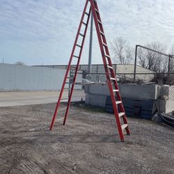 Ladder  De 12 Pies  Good Conditions $140 OBO Escalera De 12 Pies En Buenas Condiciones $140 … O Mejor Oferta 