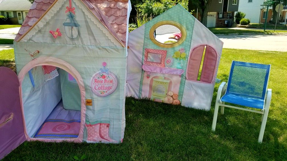 ADORABLE KIDS PLAY COTTAGE
