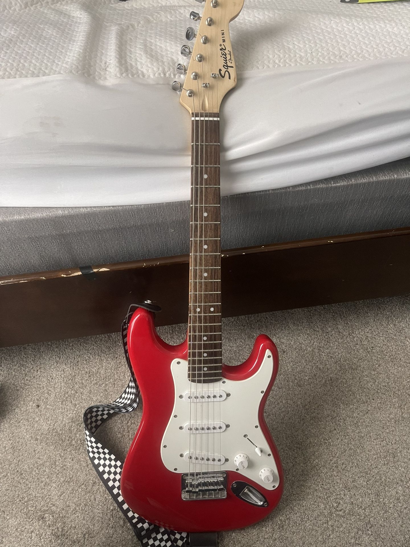 Fender Squier Affinity Mini Stratocaster V2 Electric Guitar Dakota Red