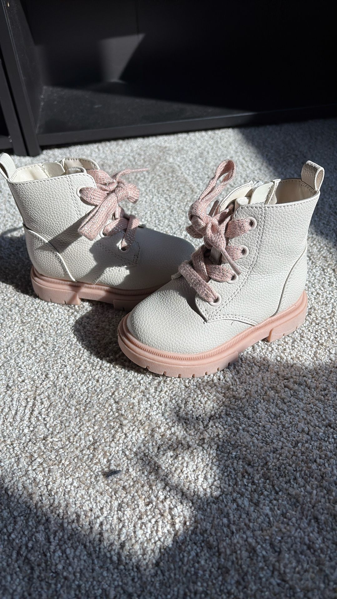 6C Pink And White Toddler Boots