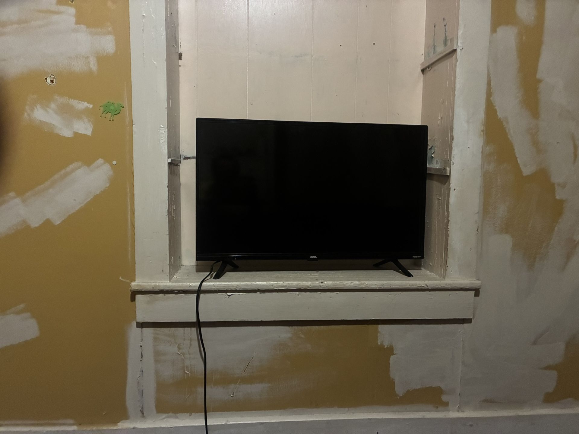 32 Inch 4 Month Old Onn TV